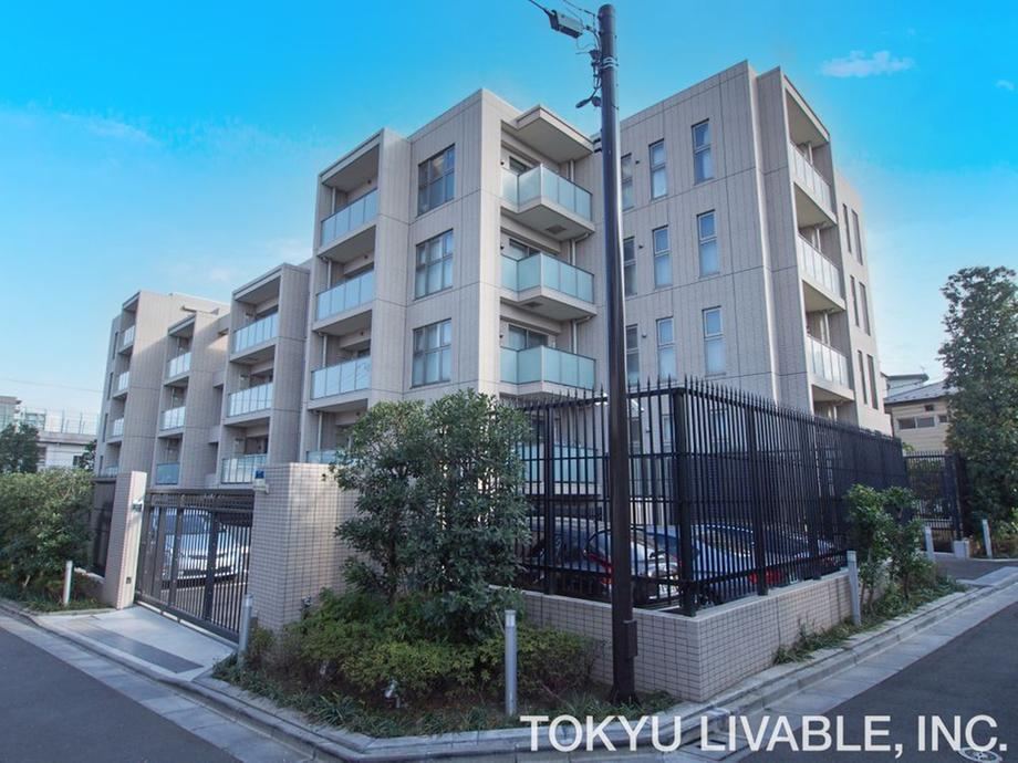 2LDK apartment in Shibuya Ward, Tokyo - Photo 1