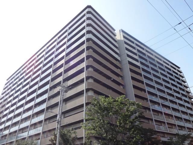 3LDK apartment in Tsurumi Ward, Osaka - Photo 1
