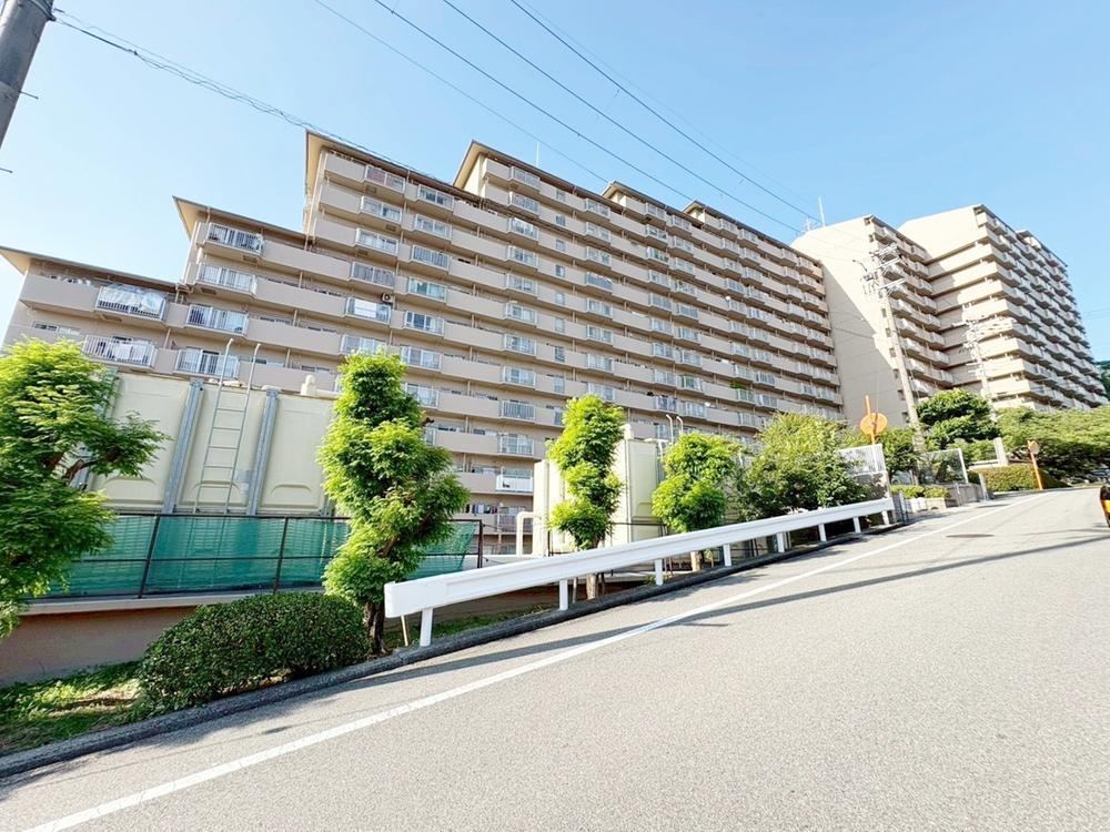 3LDK apartment in Hirakata, Osaka - Photo 1