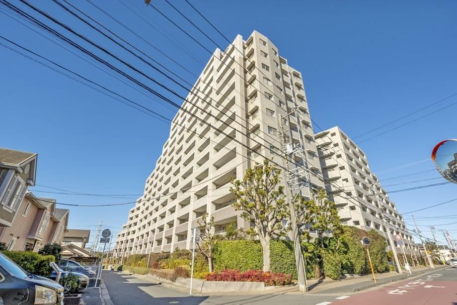 4LDK apartment in Funabashi, Chiba - Photo 1