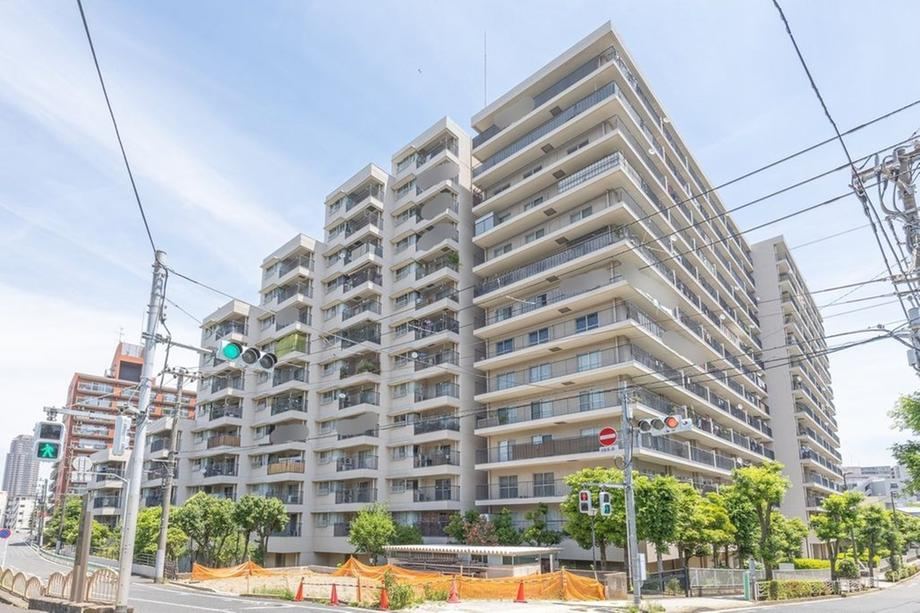 2LDK+S apartment in Koto Ward, Tokyo - Photo 1