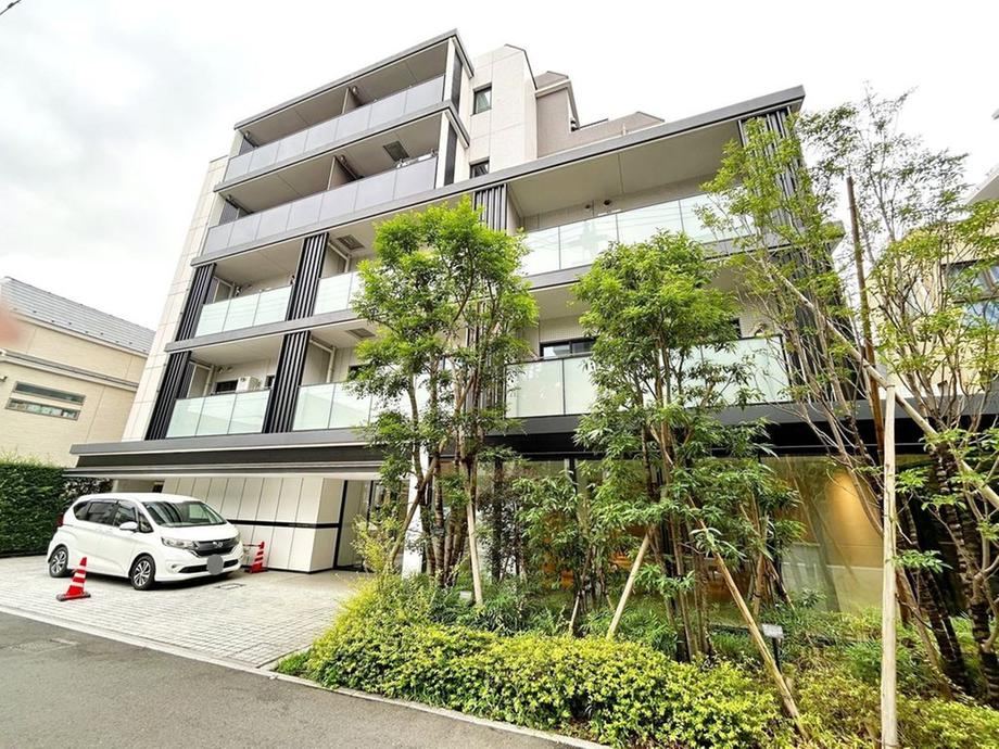2LDK apartment in Chofu, Tokyo - Photo 1