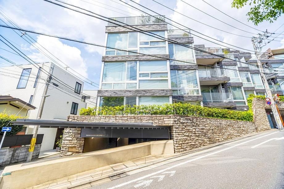 2LDK apartment in Meguro Ward, Tokyo - Photo 1