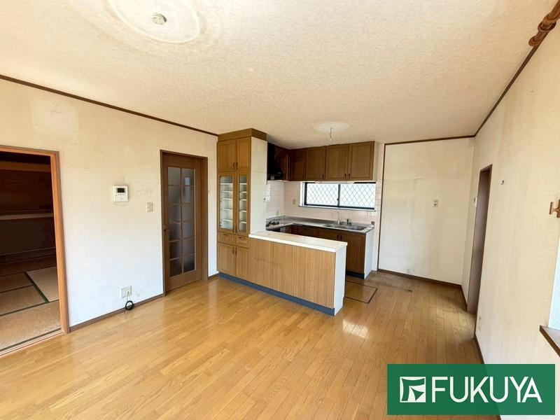 4LDK house in Hirakata, Osaka - Photo 1