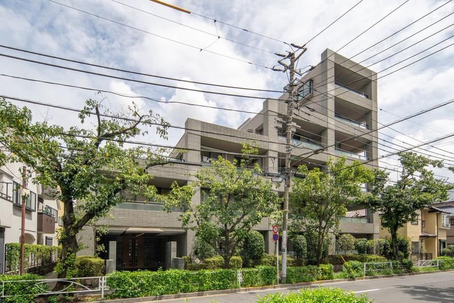 4LDK apartment in Meguro Ward, Tokyo - Photo 1
