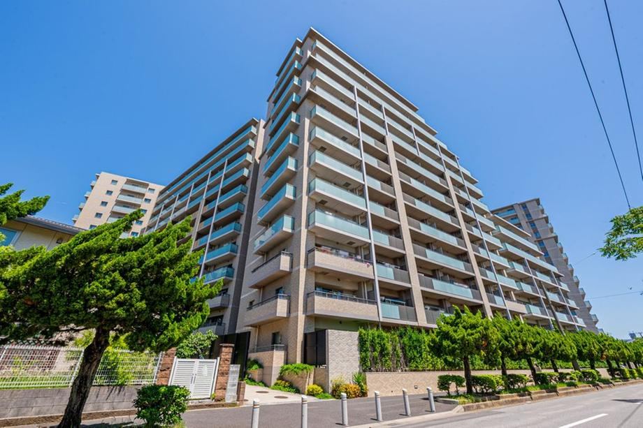 2LDK apartment in Mihama Ward, Chiba - Photo 1