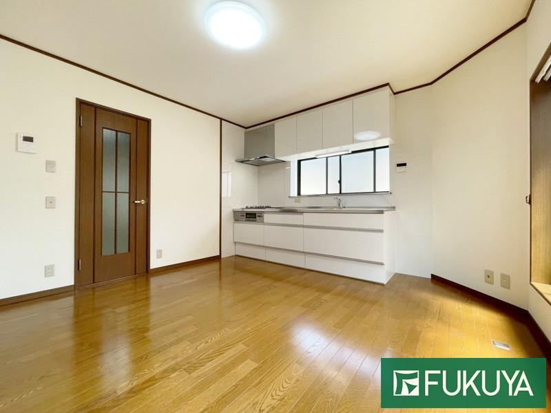 4LDK house in Hirakata, Osaka - Photo 1