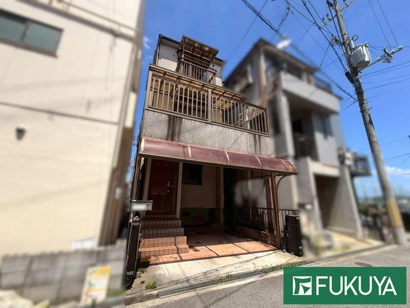 4LDK house in Hirakata, Osaka - Photo 1