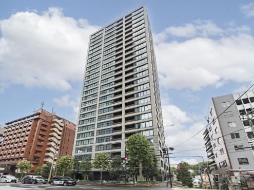 2LDK apartment in Minato Ward, Tokyo - Photo 1