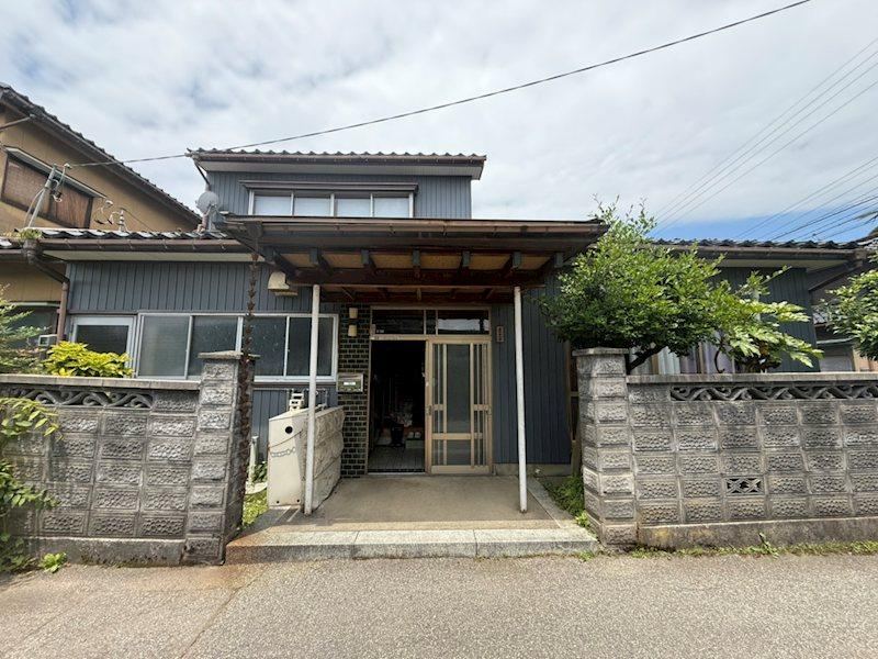 7DK house in Takaoka, Toyama - Photo 1