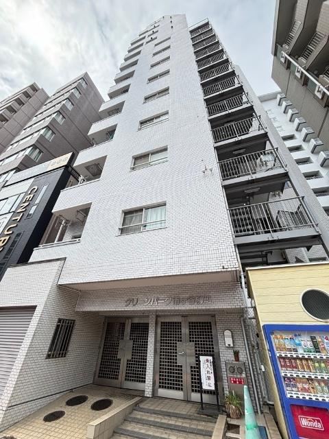 1LDK apartment in Shinjuku Ward, Tokyo - Photo 1