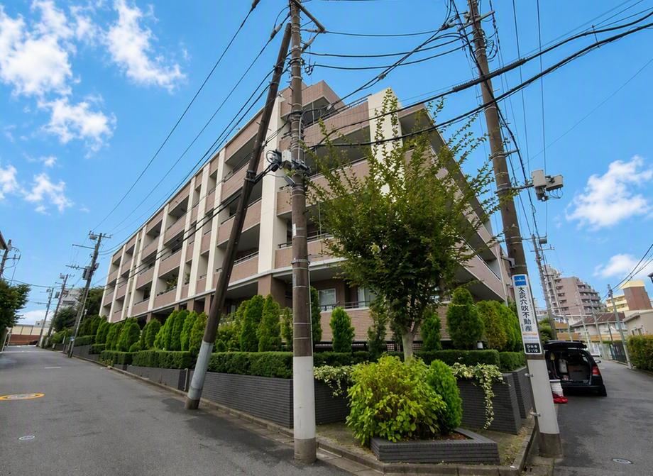 3LDK apartment in Meguro Ward, Tokyo - Photo 1