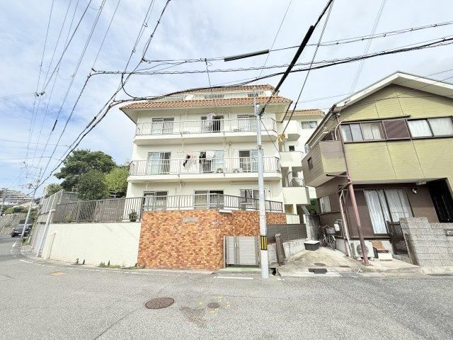 3LDK apartment in Tarumi Ward, Kobe, Hyogo - Photo 1