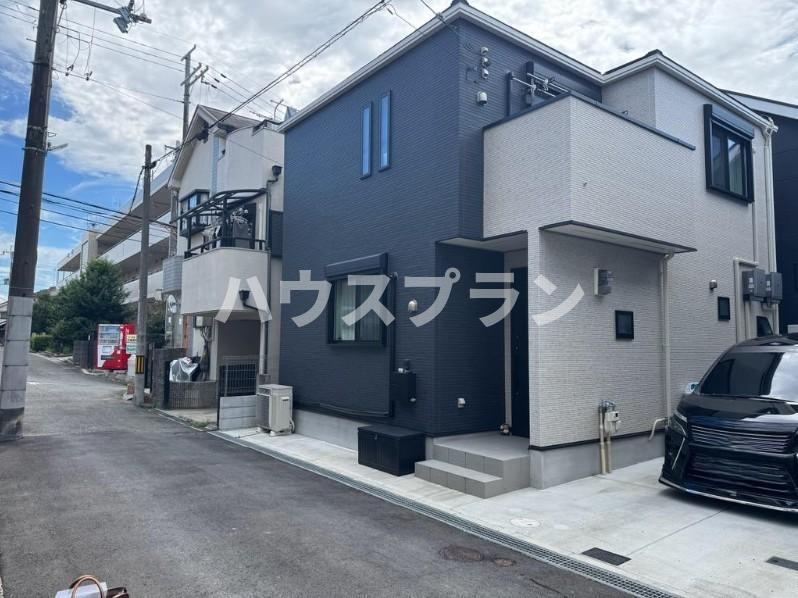 3LDK house in Hirakata, Osaka - Photo 1