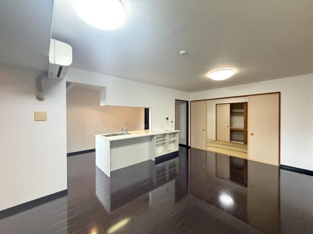 3LDK apartment in Kanazawa, Ishikawa - Photo 1