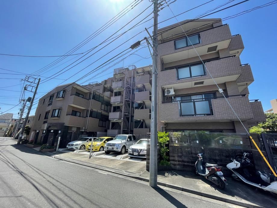 1LDK+S apartment in Chofu, Tokyo - Photo 1