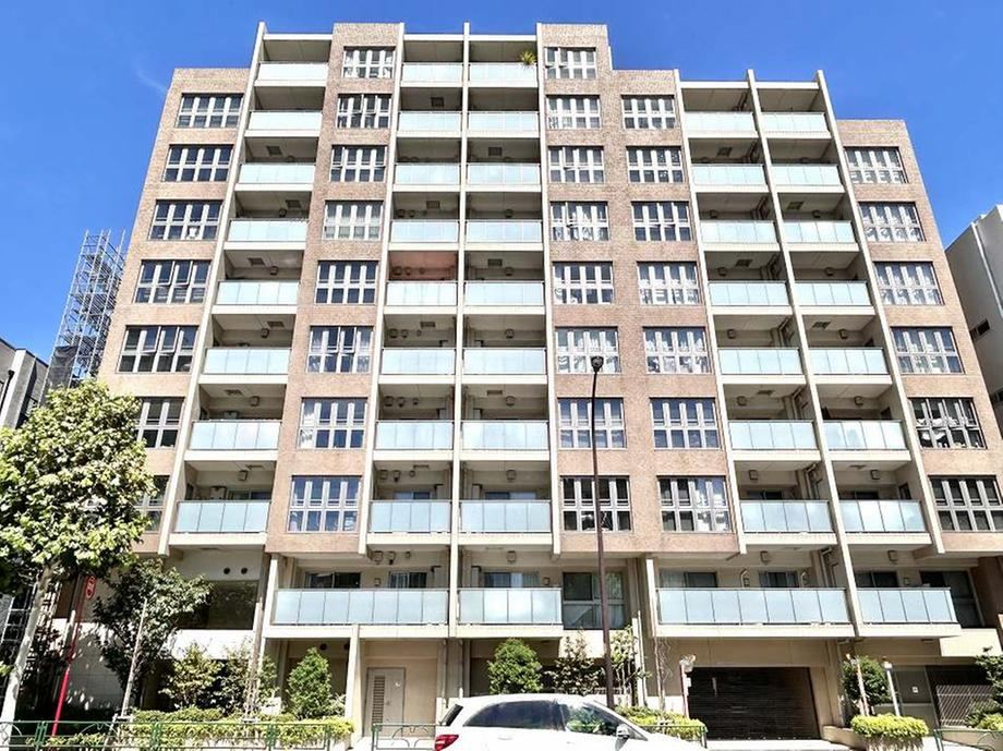 3LDK apartment in Shinjuku Ward, Tokyo - Photo 1