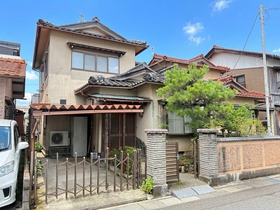 5LDK house in Komatsu, Ishikawa - Photo 1