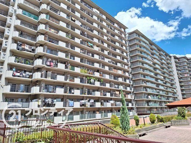 3LDK apartment in Higashiosaka, Osaka - Photo 1