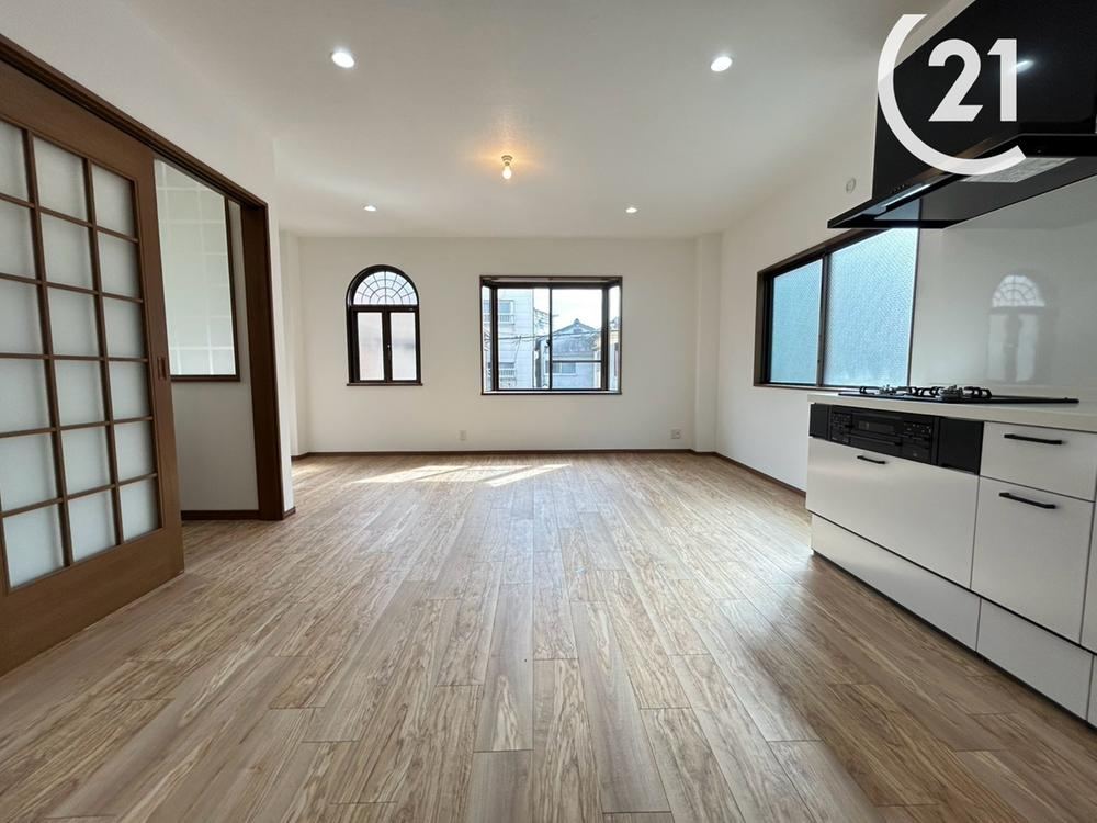5LDK house in Minato Ward, Osaka - Photo 1