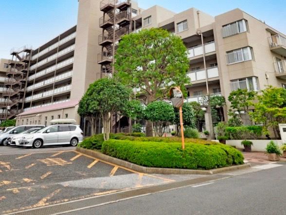 4LDK apartment in Ichikawa, Chiba - Photo 1