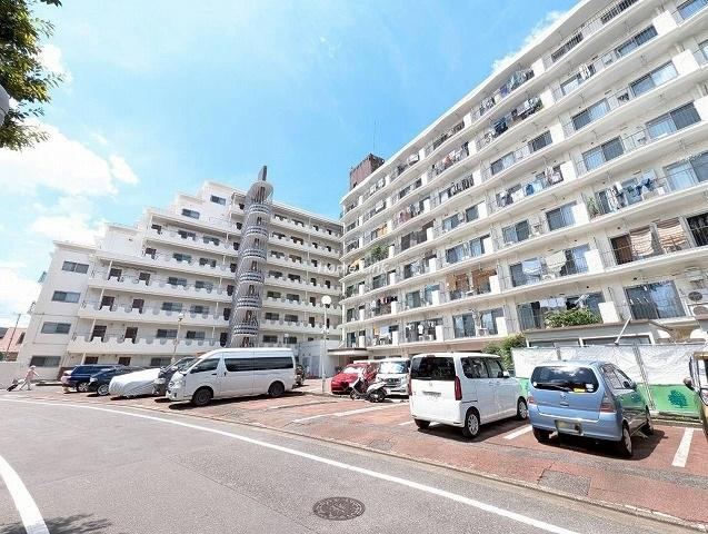 2LDK apartment in Itabashi Ward, Tokyo - Photo 1