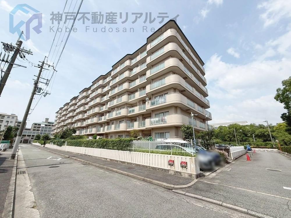 3LDK apartment in Nishinomiya, Hyogo - Photo 1