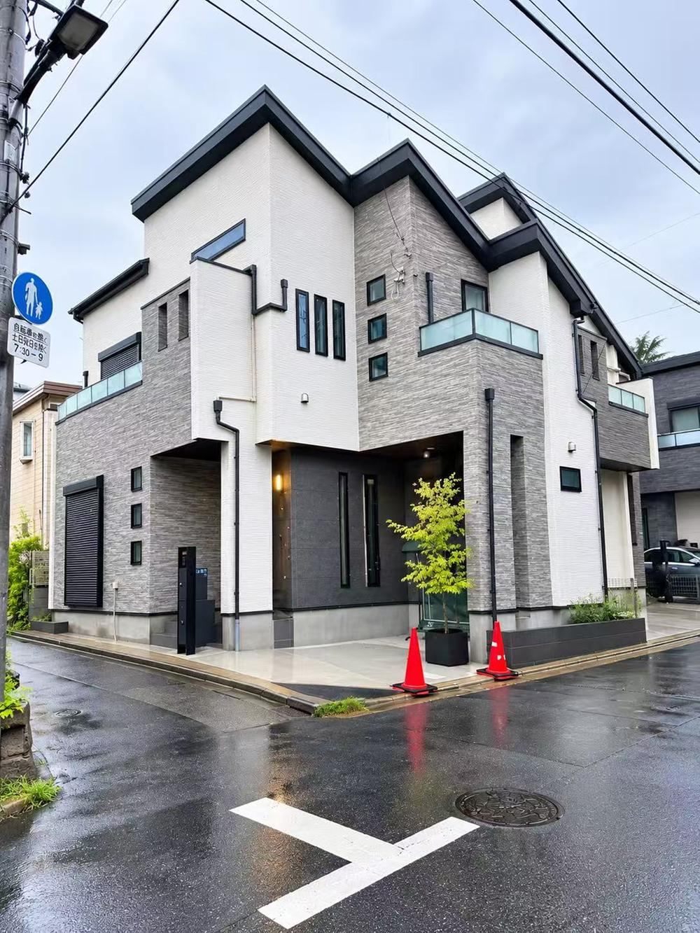 3LDK house in Shinjuku Ward, Tokyo - Photo 1