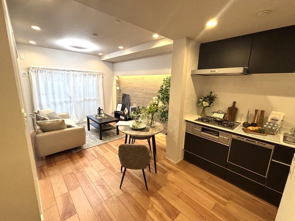 2LDK apartment in Minato Ward, Tokyo - Photo 1