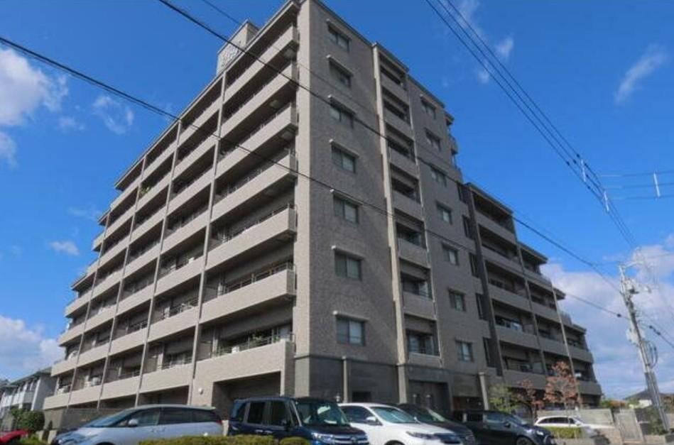 3LDK+S apartment in Takamatsu, Kagawa - Photo 1