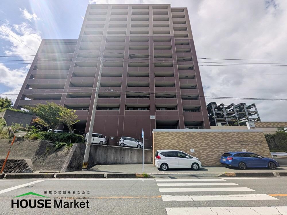 4LDK apartment in Chikushino, Fukuoka - Photo 1
