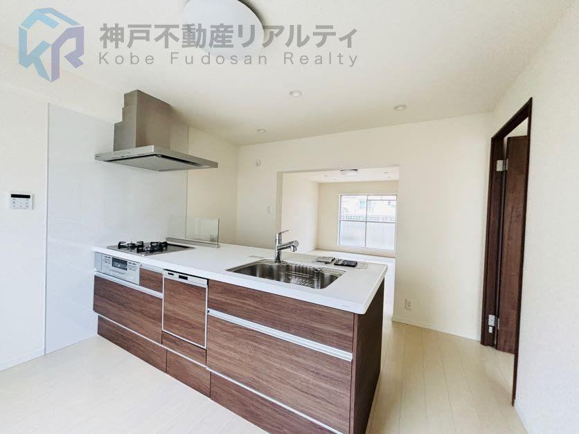 3LDK apartment in Suma Ward, Kobe, Hyogo - Photo 1