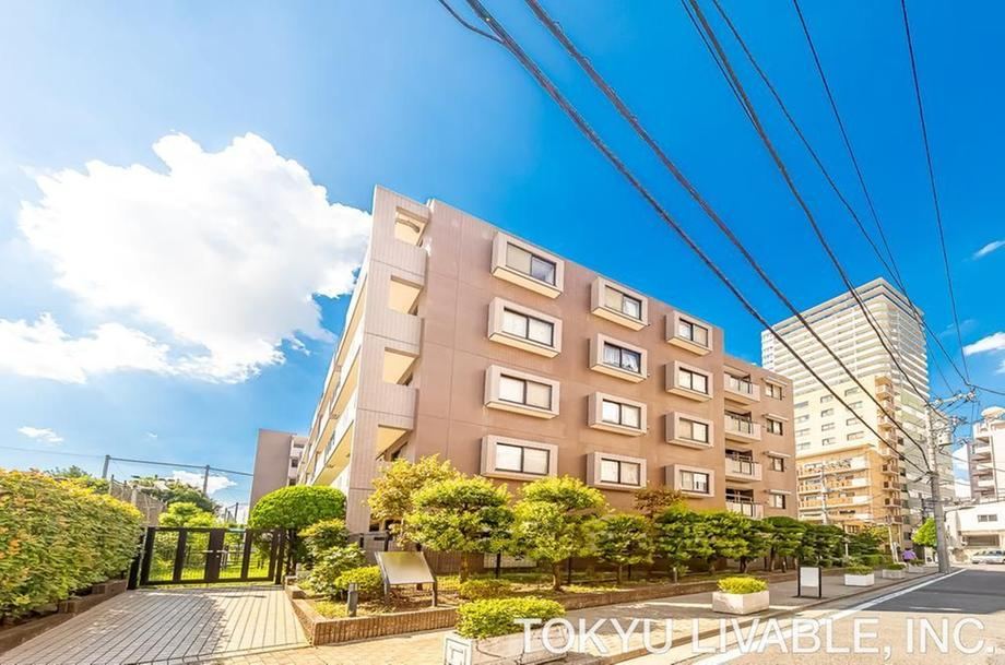 2LDK+S apartment in Toshima Ward, Tokyo - Photo 1