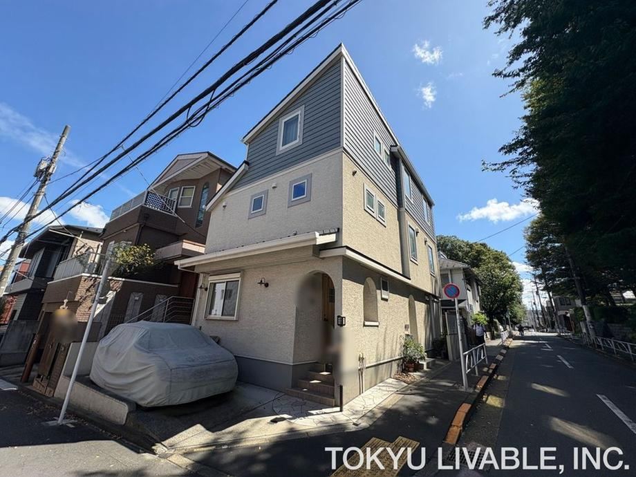 5LDK house in Meguro Ward, Tokyo - Photo 1