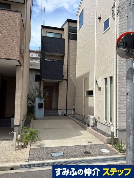 4LDK house in Toyonaka, Osaka - Photo 1