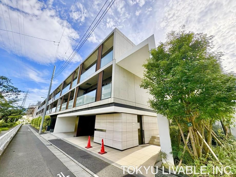 3LDK apartment in Meguro Ward, Tokyo - Photo 1