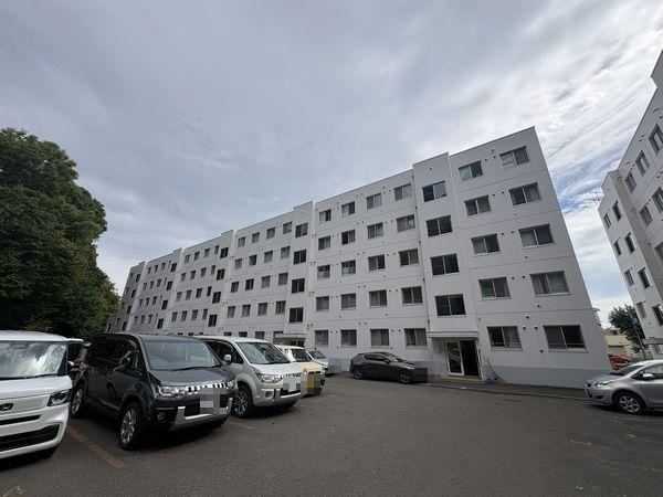 3LDK apartment in Minami Ward, Sapporo, Hokkaido - Photo 1