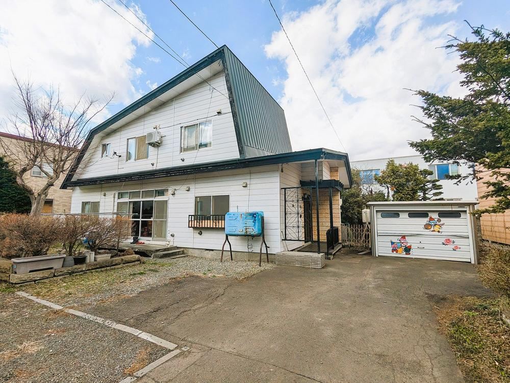5LDK+S house in Minami Ward, Sapporo, Hokkaido - Photo 1