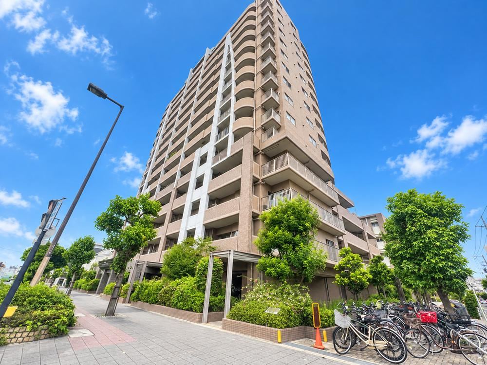 3LDK apartment in Tsurumi Ward, Osaka - Photo 1