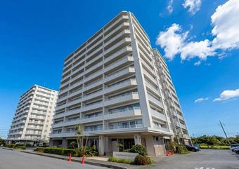4LDK apartment in Tomigusuku