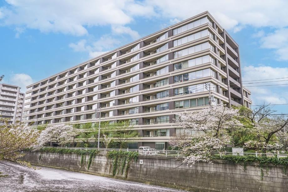 2LDK apartment in Meguro Ward, Tokyo - Photo 1