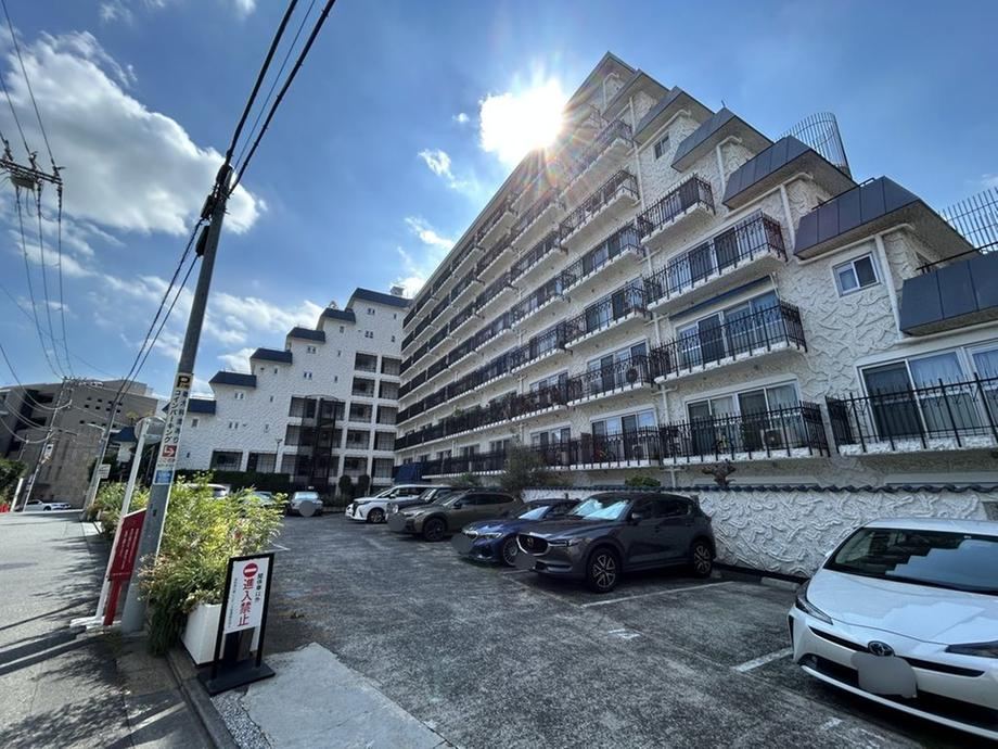 2LDK apartment in Meguro Ward, Tokyo - Photo 1
