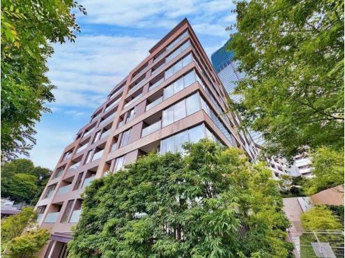 3LDK apartment in Minato Ward, Tokyo - Photo 1