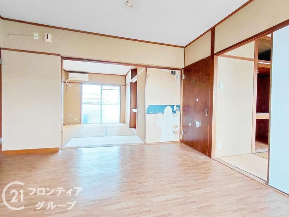 4DK apartment in Hirakata, Osaka - Photo 1