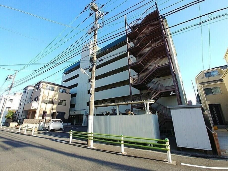 2DK apartment in Katsushika Ward, Tokyo - Photo 1