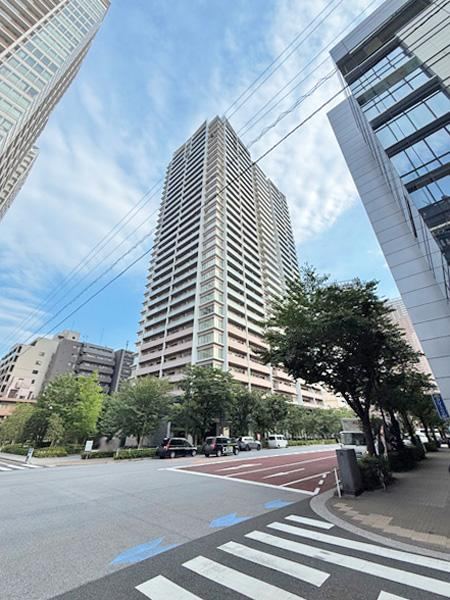 3LDK apartment in Minato Ward, Tokyo - Photo 1