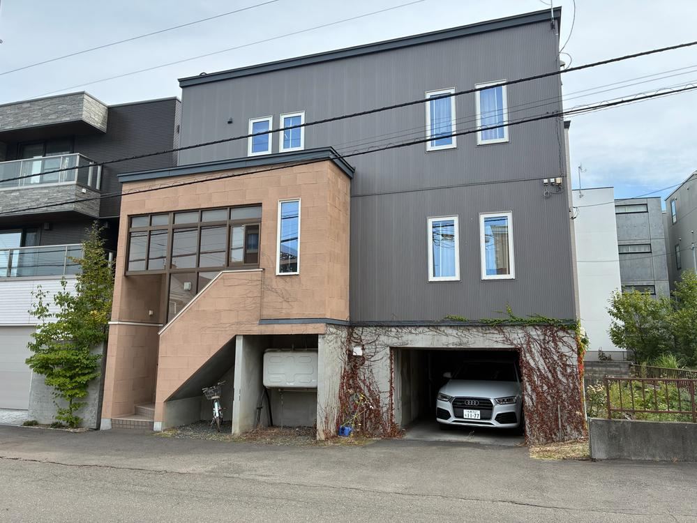 4LDK+S house in Chuo Ward, Sapporo, Hokkaido - Photo 1