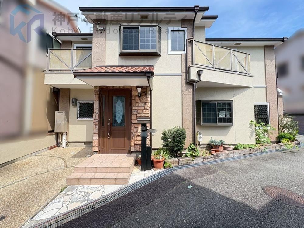 4LDK house in Tarumi Ward, Kobe, Hyogo - Photo 1