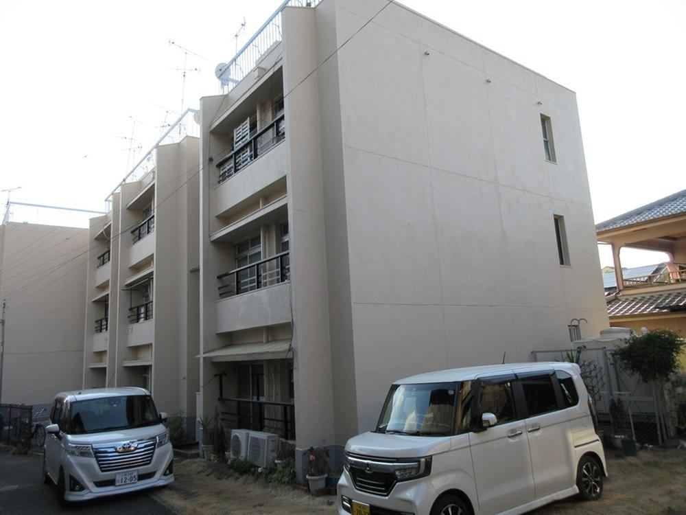 2DK apartment in Daito, Osaka - Photo 1
