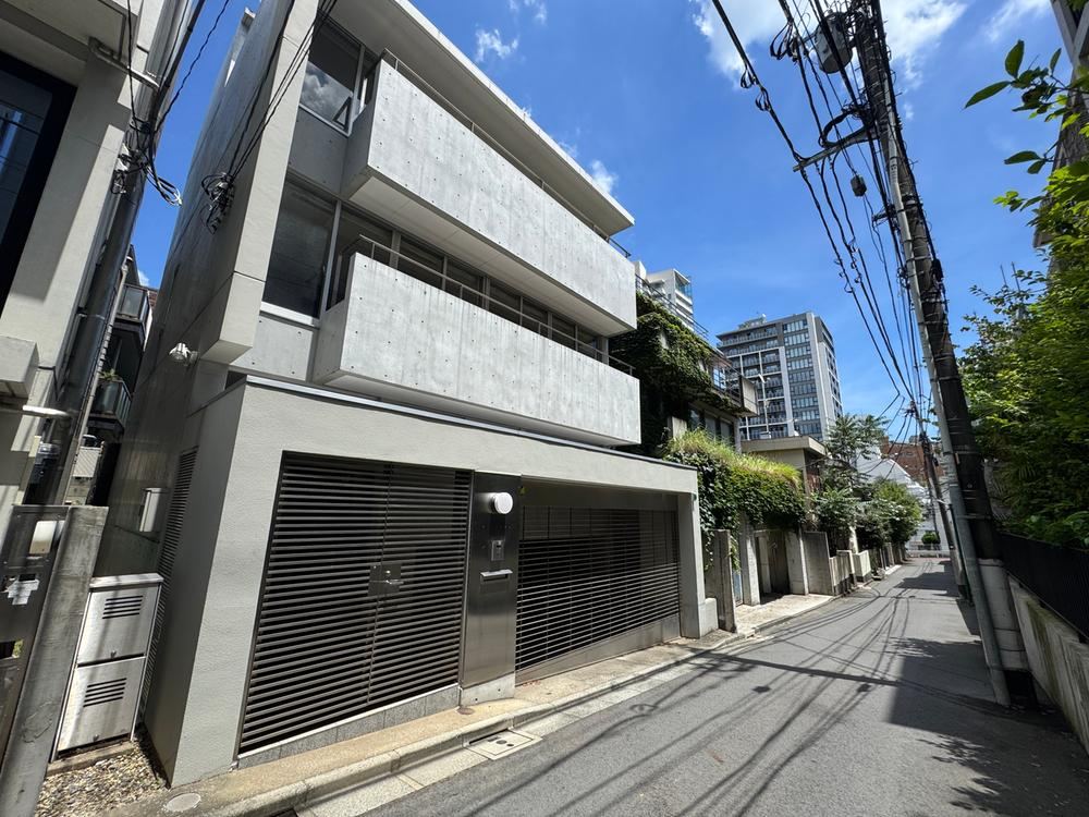 3LDK+S house in Minato Ward, Tokyo - Photo 1
